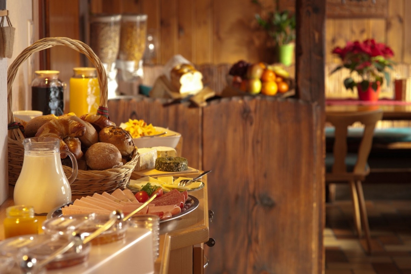 boulangerie-LA BRIGUE-min_breakfast_buffet_food_restaurant_meal_hotel_plate_fresh-718745