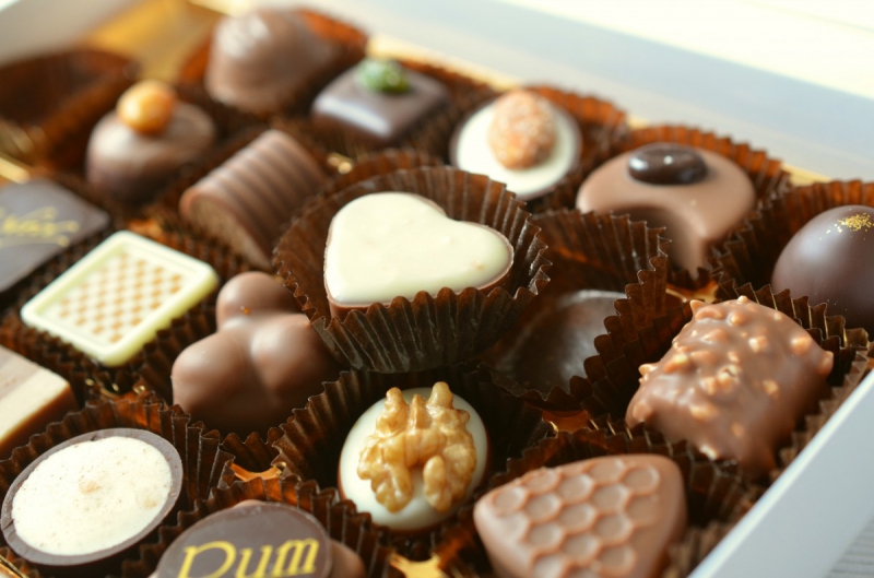 boulangerie-LA BRIGUE-min_chocolates_food_candy_calories_nibble_chocolate_heart-782043